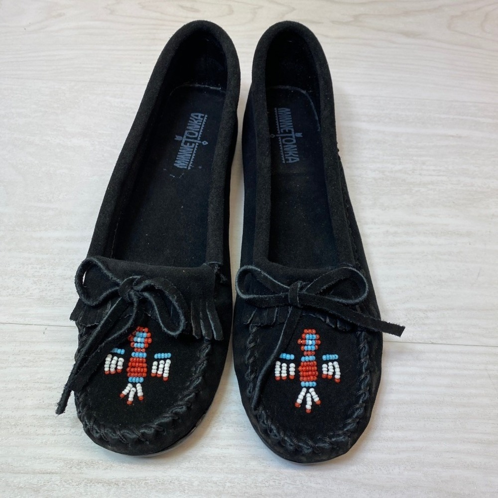 Minnetonka Womens 10 Moccasin Thunderbird Black Suede Beaded Kilty Fringe Flat